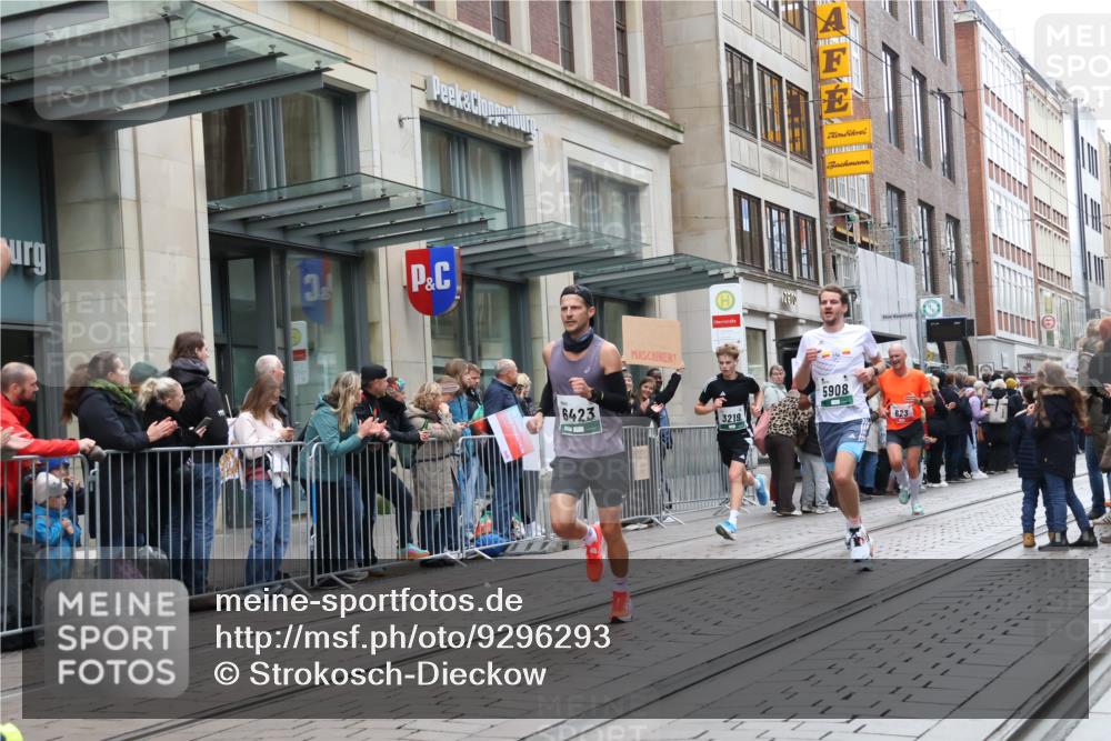 05.10.2025 - 20. swb-Marathon Bremen Strokosch-Dieckow http://msf.ph/oto/9296293 05.10.2025 12:59:04 Ziel 133, 623, 945, 2130, 2385, 2967, 3219, 3391, 4158, 4369, 4631, 5908, 6224, 6385, 6423, 6912, 7834, 9095, 133, 623, 945, 2130, 2385, 2967, 3219, 3391, 4158, 4369, 4631, 5908, 6224, 6385, 6423, 6912, 7834, 9095 meine-sportfotos.de