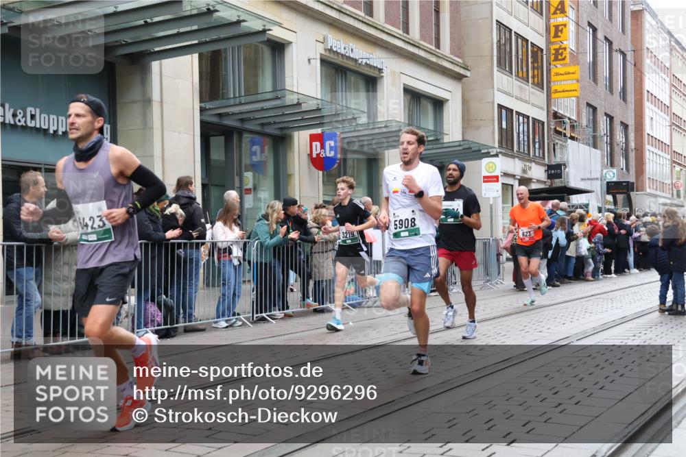 05.10.2025 - 20. swb-Marathon Bremen Strokosch-Dieckow http://msf.ph/oto/9296296 05.10.2025 12:59:05 Ziel 133, 623, 945, 2130, 2967, 3219, 3391, 4158, 4369, 4631, 5908, 6224, 6385, 6423, 6912, 7834, 9095, 133, 623, 945, 2130, 2967, 3219, 3391, 4158, 4369, 4631, 5908, 6224, 6385, 6423, 6912, 7834, 9095 meine-sportfotos.de