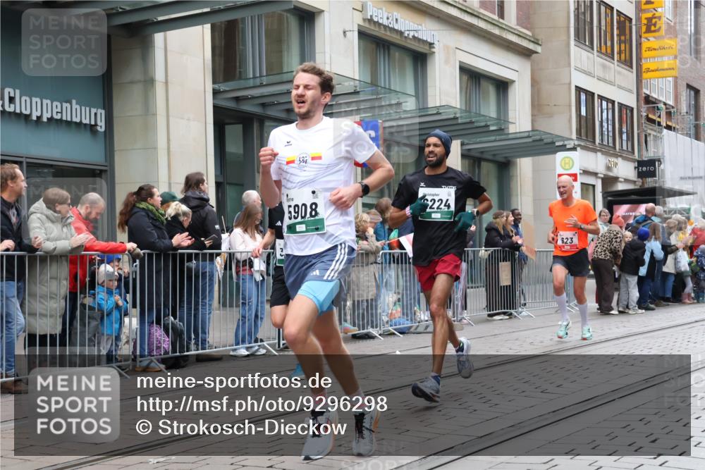 05.10.2025 - 20. swb-Marathon Bremen Strokosch-Dieckow http://msf.ph/oto/9296298 05.10.2025 12:59:05 Ziel 133, 623, 945, 2130, 2967, 3219, 3391, 4158, 4369, 4631, 5908, 6224, 6385, 6423, 6912, 7834, 9095, 133, 623, 945, 2130, 2967, 3219, 3391, 4158, 4369, 4631, 5908, 6224, 6385, 6423, 6912, 7834, 9095 meine-sportfotos.de