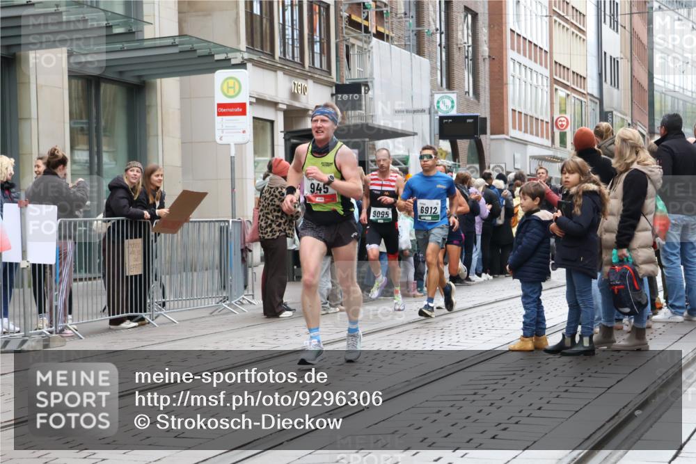 05.10.2025 - 20. swb-Marathon Bremen Strokosch-Dieckow http://msf.ph/oto/9296306 05.10.2025 12:59:12 Ziel 133, 623, 945, 2967, 4369, 4631, 6385, 6912, 7834, 9095, 133, 623, 945, 2967, 4369, 4631, 6385, 6912, 7834, 9095 meine-sportfotos.de