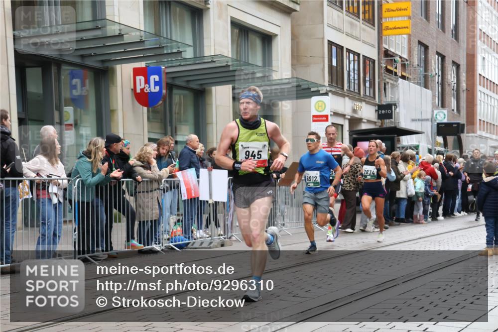 05.10.2025 - 20. swb-Marathon Bremen Strokosch-Dieckow http://msf.ph/oto/9296310 05.10.2025 12:59:13 Ziel 133, 945, 2967, 4369, 4631, 6385, 6912, 7834, 9095, 133, 945, 2967, 4369, 4631, 6385, 6912, 7834, 9095 meine-sportfotos.de