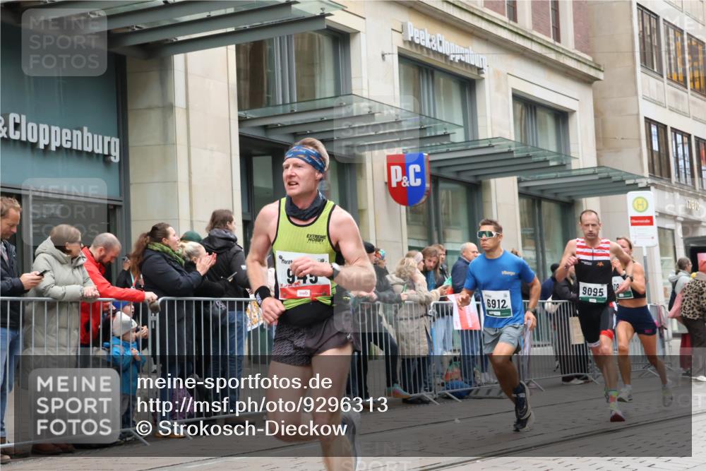 05.10.2025 - 20. swb-Marathon Bremen Strokosch-Dieckow http://msf.ph/oto/9296313 05.10.2025 12:59:14 Ziel 133, 945, 2967, 4369, 4631, 6385, 6912, 7834, 9095, 133, 945, 2967, 4369, 4631, 6385, 6912, 7834, 9095 meine-sportfotos.de