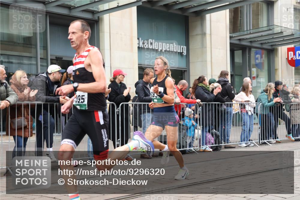05.10.2025 - 20. swb-Marathon Bremen Strokosch-Dieckow http://msf.ph/oto/9296320 05.10.2025 12:59:16 Ziel 133, 377, 945, 2967, 4369, 4631, 6385, 6912, 7834, 9095, 133, 377, 945, 2967, 4369, 4631, 6385, 6912, 7834, 9095 meine-sportfotos.de