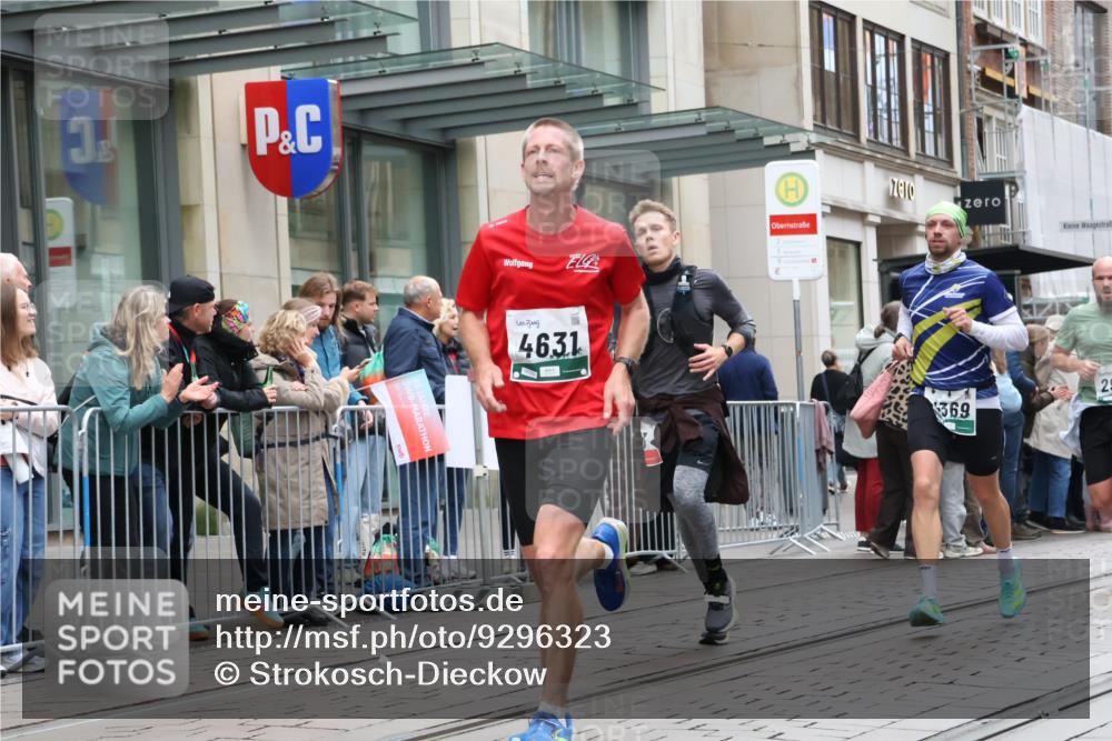 05.10.2025 - 20. swb-Marathon Bremen Strokosch-Dieckow http://msf.ph/oto/9296323 05.10.2025 12:59:17 Ziel 133, 377, 945, 2967, 4369, 4631, 6385, 6912, 7834, 9095, 133, 377, 945, 2967, 4369, 4631, 6385, 6912, 7834, 9095 meine-sportfotos.de