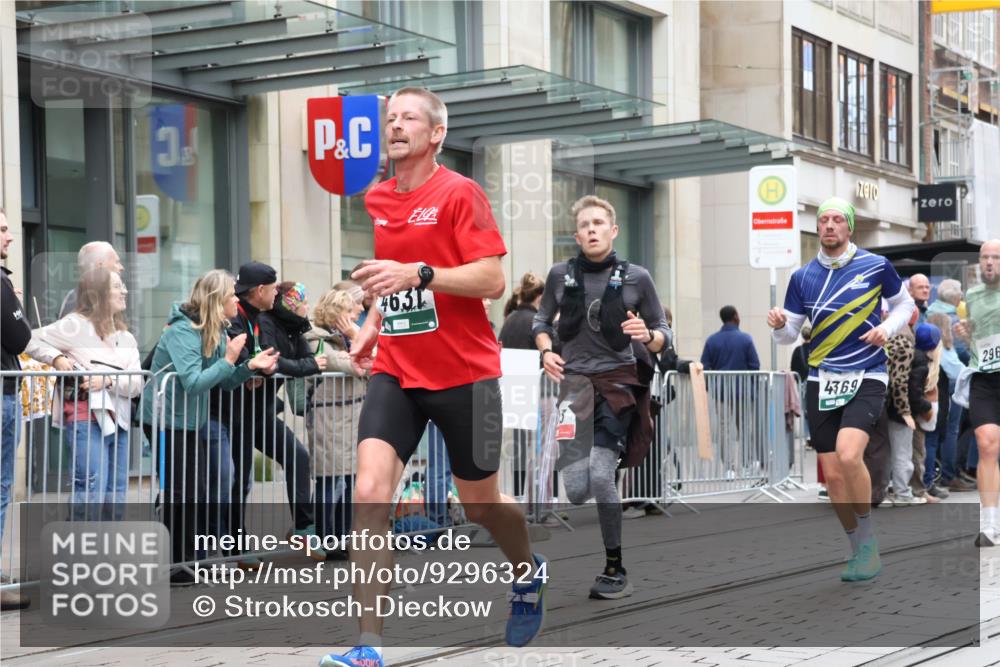 05.10.2025 - 20. swb-Marathon Bremen Strokosch-Dieckow http://msf.ph/oto/9296324 05.10.2025 12:59:18 Ziel 37, 133, 377, 945, 2967, 4369, 4631, 6385, 7834, 9095, 37, 133, 377, 945, 2967, 4369, 4631, 6385, 7834, 9095 meine-sportfotos.de