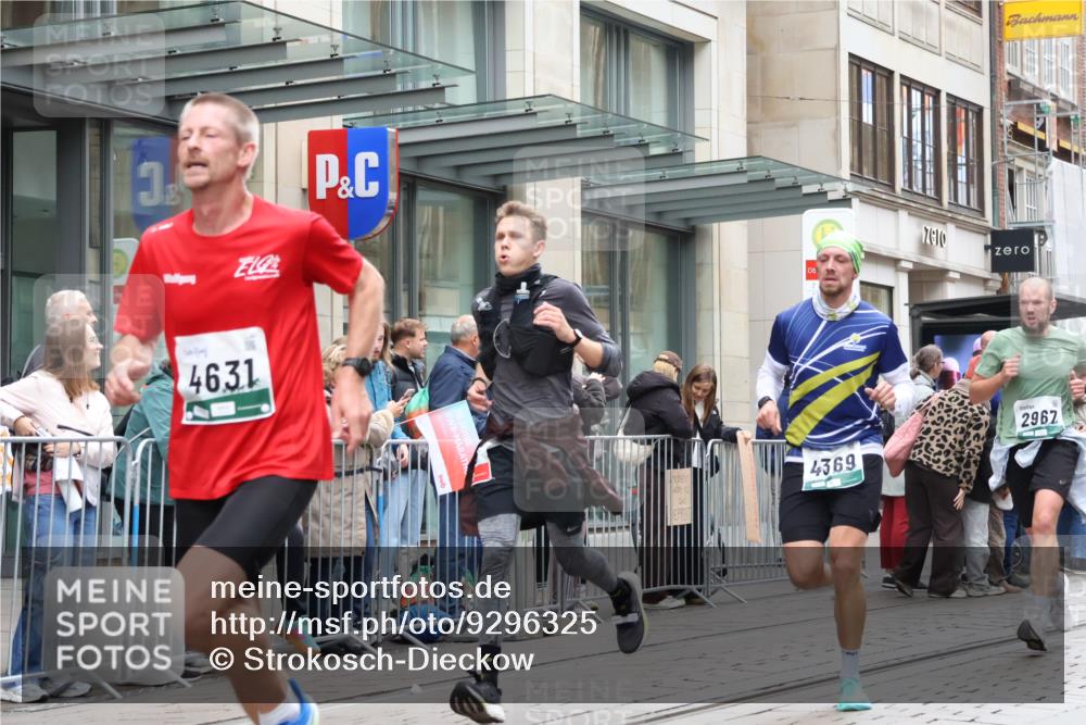 05.10.2025 - 20. swb-Marathon Bremen Strokosch-Dieckow http://msf.ph/oto/9296325 05.10.2025 12:59:18 Ziel 37, 133, 377, 945, 2967, 4369, 4631, 6385, 7834, 9095, 37, 133, 377, 945, 2967, 4369, 4631, 6385, 7834, 9095 meine-sportfotos.de