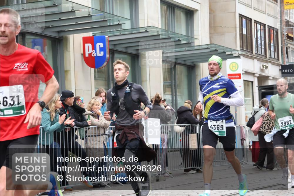 05.10.2025 - 20. swb-Marathon Bremen Strokosch-Dieckow http://msf.ph/oto/9296326 05.10.2025 12:59:18 Ziel 37, 133, 377, 945, 2967, 4369, 4631, 6385, 7834, 9095, 37, 133, 377, 945, 2967, 4369, 4631, 6385, 7834, 9095 meine-sportfotos.de