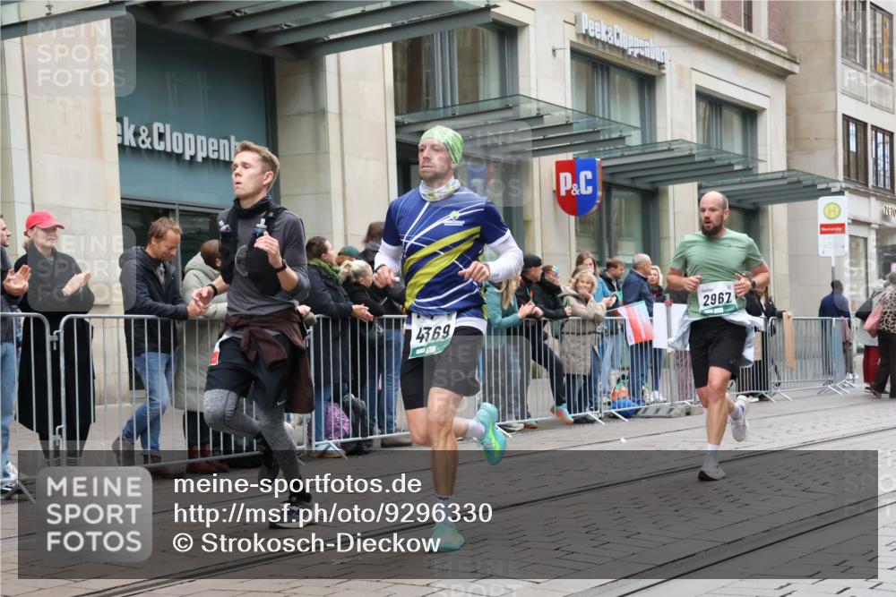05.10.2025 - 20. swb-Marathon Bremen Strokosch-Dieckow http://msf.ph/oto/9296330 05.10.2025 12:59:19 Ziel 37, 133, 377, 945, 1476, 2967, 4369, 4631, 6385, 7834, 37, 133, 377, 945, 1476, 2967, 4369, 4631, 6385, 7834 meine-sportfotos.de