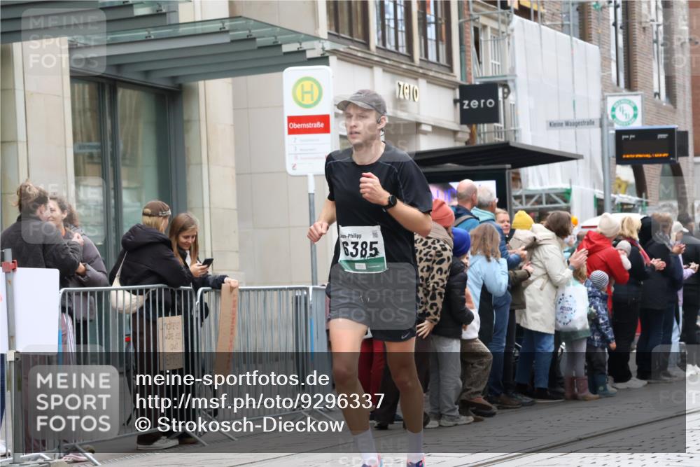 05.10.2025 - 20. swb-Marathon Bremen Strokosch-Dieckow http://msf.ph/oto/9296337 05.10.2025 12:59:22 Ziel 37, 133, 377, 1476, 2967, 4369, 5287, 5988, 6385, 37, 133, 377, 1476, 2967, 4369, 5287, 5988, 6385 meine-sportfotos.de