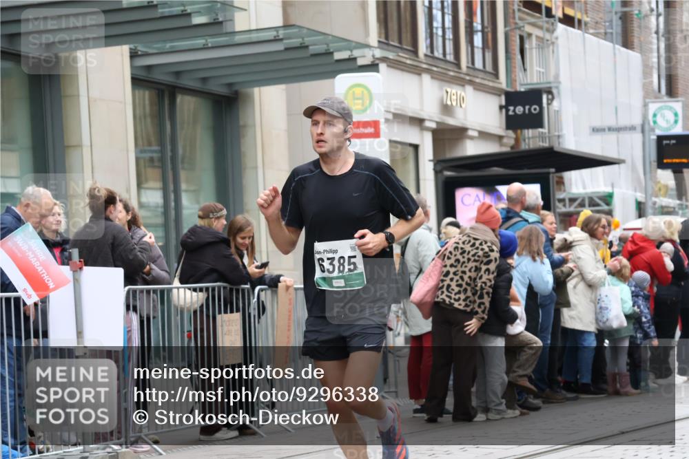 05.10.2025 - 20. swb-Marathon Bremen Strokosch-Dieckow http://msf.ph/oto/9296338 05.10.2025 12:59:22 Ziel 37, 133, 377, 1476, 2967, 4369, 5287, 5988, 6385, 37, 133, 377, 1476, 2967, 4369, 5287, 5988, 6385 meine-sportfotos.de