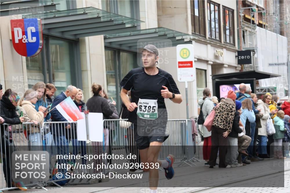 05.10.2025 - 20. swb-Marathon Bremen Strokosch-Dieckow http://msf.ph/oto/9296339 05.10.2025 12:59:23 Ziel 37, 133, 377, 1476, 2967, 4369, 5287, 5988, 6385, 37, 133, 377, 1476, 2967, 4369, 5287, 5988, 6385 meine-sportfotos.de