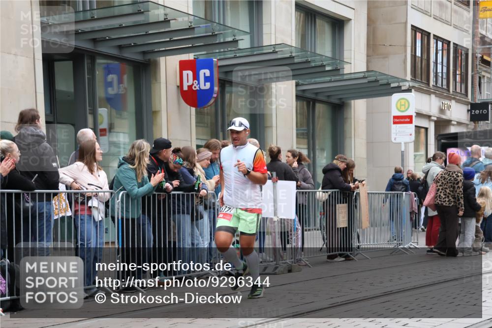 05.10.2025 - 20. swb-Marathon Bremen Strokosch-Dieckow http://msf.ph/oto/9296344 05.10.2025 12:59:32 Ziel 37, 40, 377, 689, 1476, 2186, 5287, 5988, 8351, 37, 40, 377, 689, 1476, 2186, 5287, 5988, 8351 meine-sportfotos.de