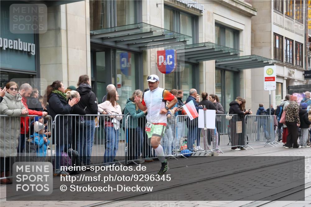 05.10.2025 - 20. swb-Marathon Bremen Strokosch-Dieckow http://msf.ph/oto/9296345 05.10.2025 12:59:32 Ziel 37, 40, 377, 689, 1476, 2186, 5287, 5988, 8351, 37, 40, 377, 689, 1476, 2186, 5287, 5988, 8351 meine-sportfotos.de