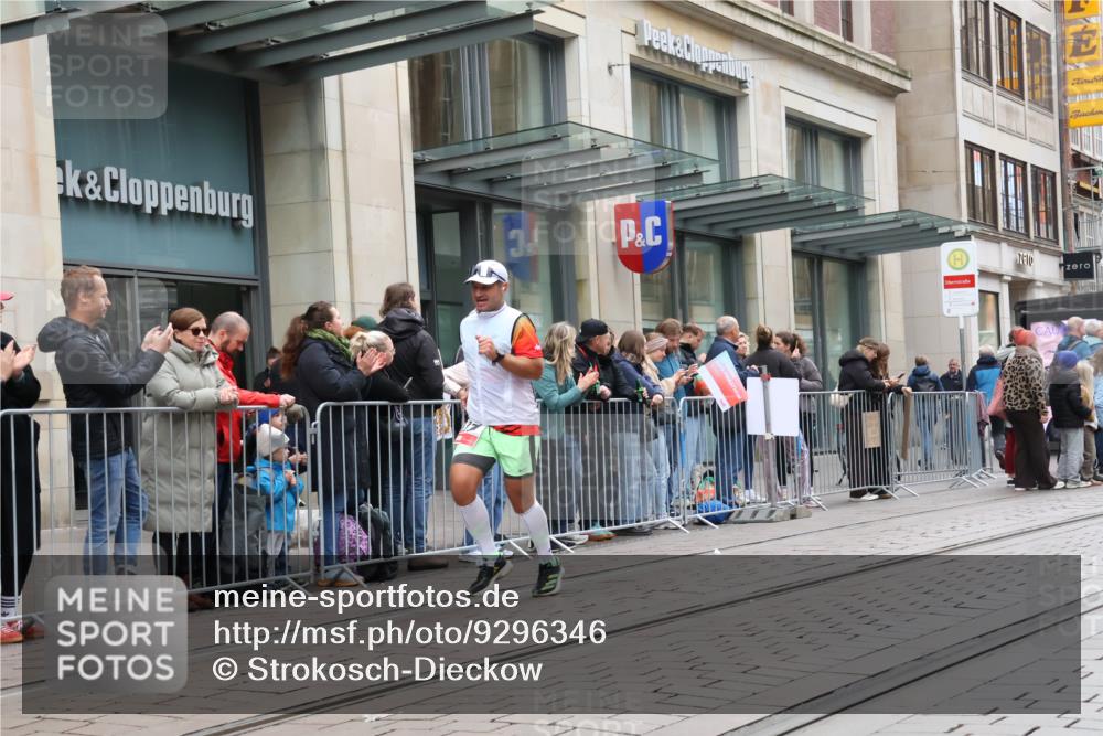 05.10.2025 - 20. swb-Marathon Bremen Strokosch-Dieckow http://msf.ph/oto/9296346 05.10.2025 12:59:33 Ziel 37, 40, 377, 689, 1476, 2186, 5287, 5988, 8351, 37, 40, 377, 689, 1476, 2186, 5287, 5988, 8351 meine-sportfotos.de