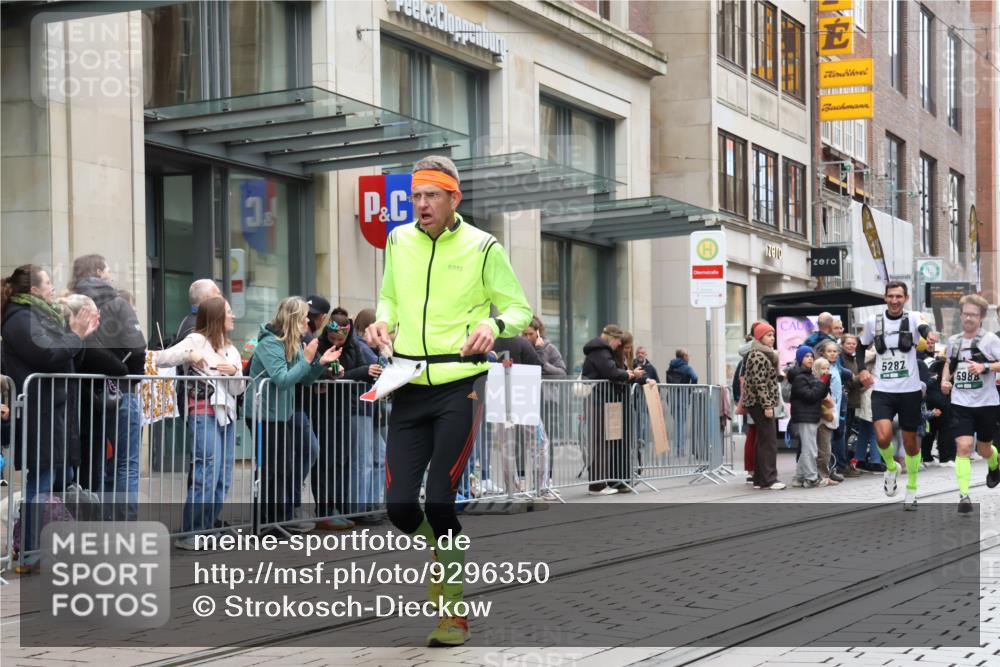 05.10.2025 - 20. swb-Marathon Bremen Strokosch-Dieckow http://msf.ph/oto/9296350 05.10.2025 12:59:35 Ziel 37, 40, 377, 689, 1476, 2186, 5287, 5988, 8351, 37, 40, 377, 689, 1476, 2186, 5287, 5988, 8351 meine-sportfotos.de