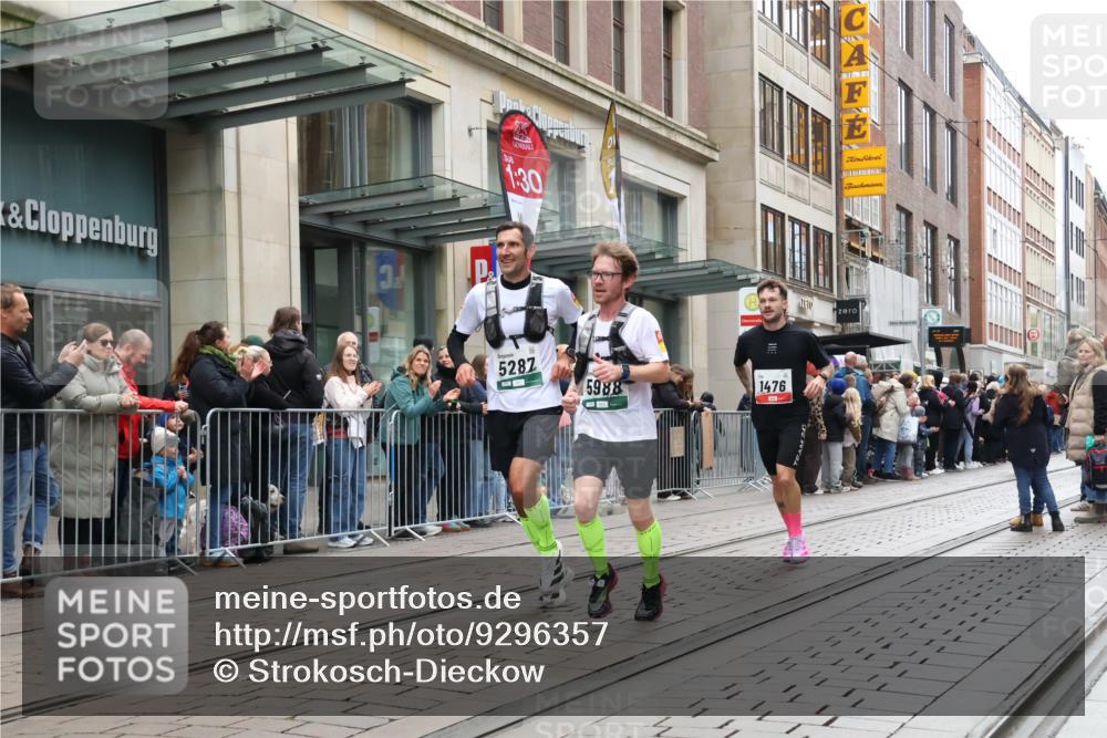 05.10.2025 - 20. swb-Marathon Bremen Strokosch-Dieckow http://msf.ph/oto/9296357 05.10.2025 12:59:38 Ziel 37, 40, 198, 377, 689, 1476, 2186, 4422, 5287, 5988, 6996, 8351, 37, 40, 198, 377, 689, 1476, 2186, 4422, 5287, 5988, 6996, 8351 meine-sportfotos.de