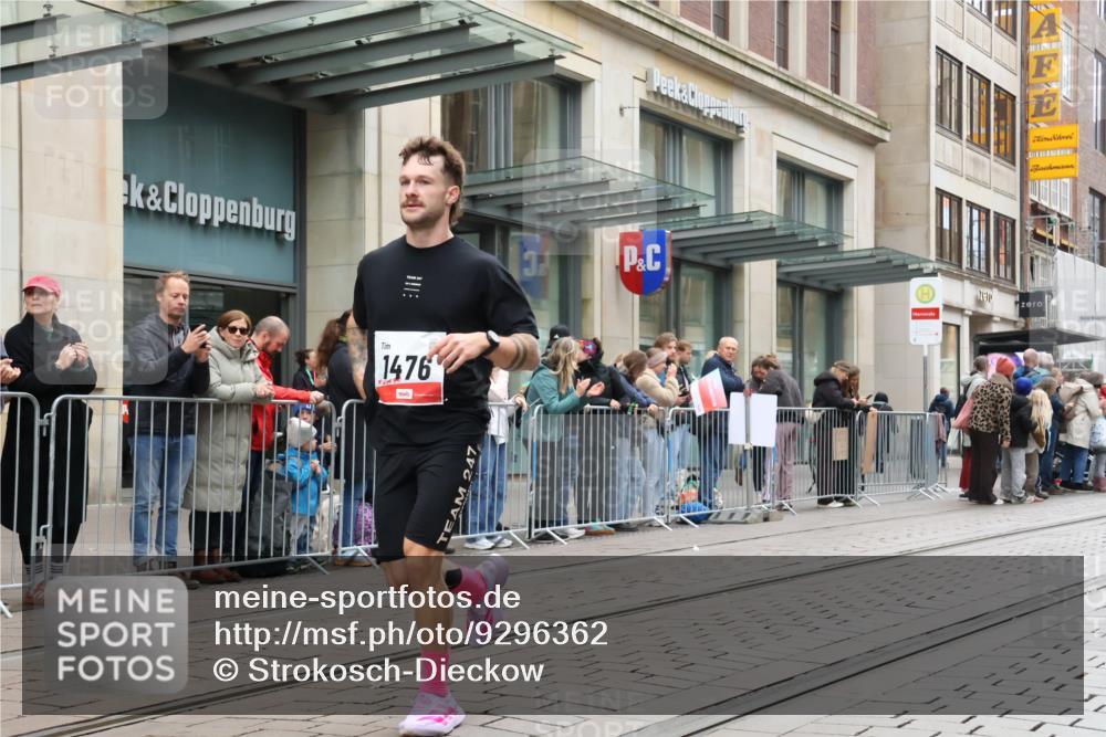 05.10.2025 - 20. swb-Marathon Bremen Strokosch-Dieckow http://msf.ph/oto/9296362 05.10.2025 12:59:39 Ziel 37, 40, 198, 377, 689, 1476, 2186, 4422, 5287, 5988, 6996, 8030, 8351, 37, 40, 198, 377, 689, 1476, 2186, 4422, 5287, 5988, 6996, 8030, 8351 meine-sportfotos.de