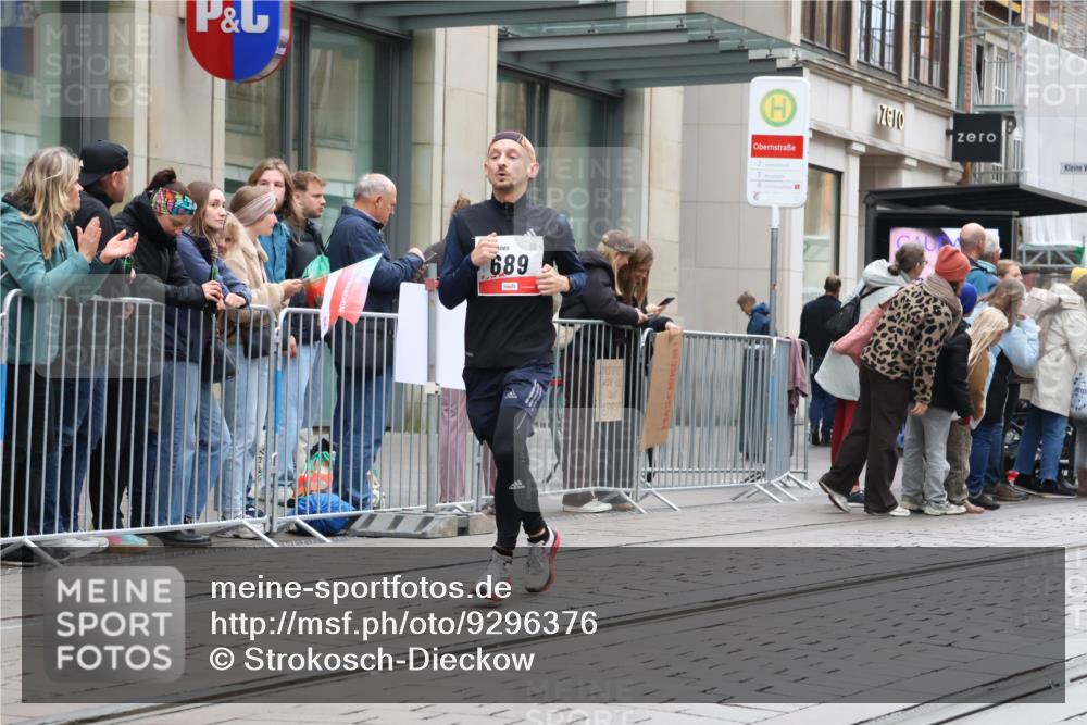 05.10.2025 - 20. swb-Marathon Bremen Strokosch-Dieckow http://msf.ph/oto/9296376 05.10.2025 12:59:46 Ziel 40, 198, 689, 826, 1812, 2064, 2169, 2186, 4422, 5287, 5988, 6996, 8030, 8351, 40, 198, 689, 826, 1812, 2064, 2169, 2186, 4422, 5287, 5988, 6996, 8030, 8351 meine-sportfotos.de