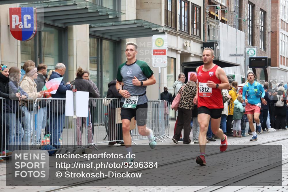 05.10.2025 - 20. swb-Marathon Bremen Strokosch-Dieckow http://msf.ph/oto/9296384 05.10.2025 12:59:56 Ziel 198, 241, 689, 826, 1615, 1812, 2064, 2118, 2169, 2186, 4422, 6633, 6996, 7498, 8030, 198, 241, 689, 826, 1615, 1812, 2064, 2118, 2169, 2186, 4422, 6633, 6996, 7498, 8030 meine-sportfotos.de