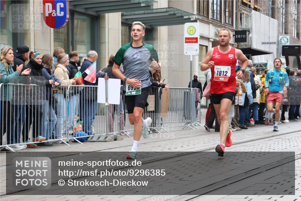 05.10.2025 - 20. swb-Marathon Bremen Strokosch-Dieckow http://msf.ph/oto/9296385 05.10.2025 12:59:56 Ziel 198, 241, 689, 826, 1615, 1812, 2064, 2118, 2169, 2186, 4422, 6633, 6996, 7498, 8030, 198, 241, 689, 826, 1615, 1812, 2064, 2118, 2169, 2186, 4422, 6633, 6996, 7498, 8030 meine-sportfotos.de