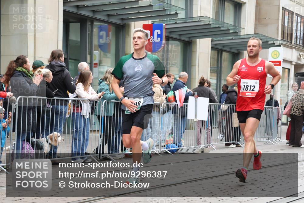 05.10.2025 - 20. swb-Marathon Bremen Strokosch-Dieckow http://msf.ph/oto/9296387 05.10.2025 12:59:57 Ziel 198, 241, 689, 826, 1615, 1812, 2064, 2118, 2169, 2186, 4422, 6633, 6996, 7498, 7949, 8030, 198, 241, 689, 826, 1615, 1812, 2064, 2118, 2169, 2186, 4422, 6633, 6996, 7498, 7949, 8030 meine-sportfotos.de