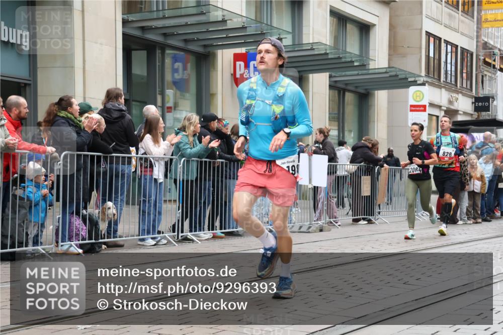05.10.2025 - 20. swb-Marathon Bremen Strokosch-Dieckow http://msf.ph/oto/9296393 05.10.2025 13:00:00 Ziel 46, 198, 241, 826, 1615, 1812, 2064, 2118, 2169, 4422, 6633, 6996, 7498, 7949, 8030, 46, 198, 241, 826, 1615, 1812, 2064, 2118, 2169, 4422, 6633, 6996, 7498, 7949, 8030 meine-sportfotos.de
