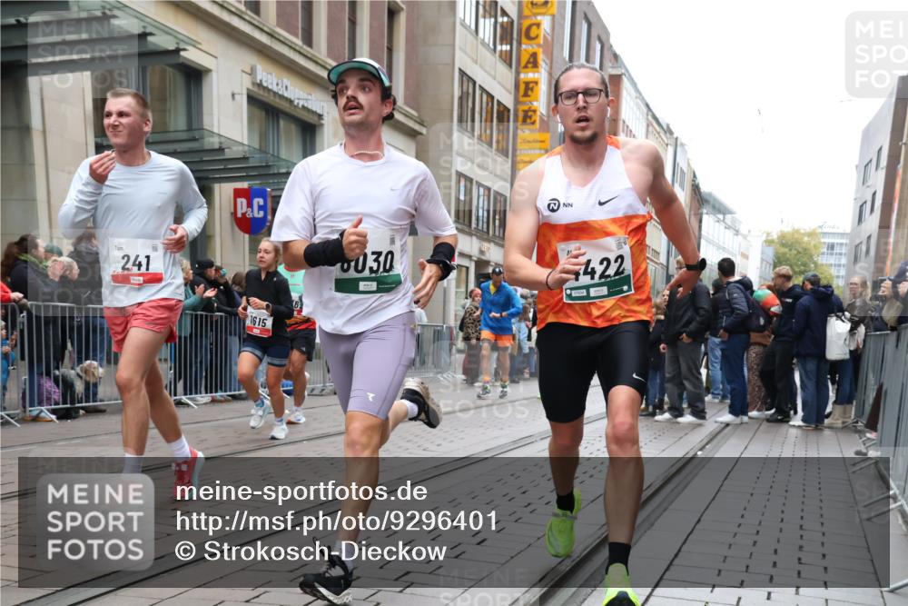 05.10.2025 - 20. swb-Marathon Bremen Strokosch-Dieckow http://msf.ph/oto/9296401 05.10.2025 13:00:03 Ziel 46, 241, 826, 1612, 1615, 1812, 2064, 2118, 2169, 6633, 7498, 7949, 8030, 46, 241, 826, 1612, 1615, 1812, 2064, 2118, 2169, 6633, 7498, 7949, 8030 meine-sportfotos.de