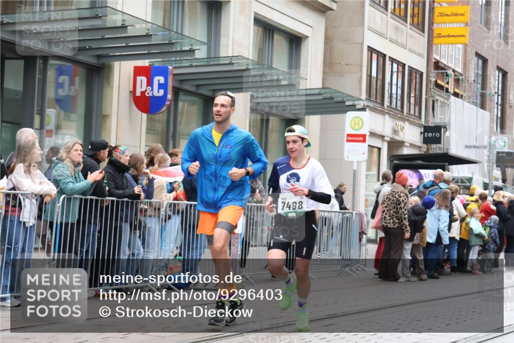 05.10.2025 - 20. swb-Marathon Bremen Strokosch-Dieckow http://msf.ph/oto/9296403 05.10.2025 13:00:04 Ziel 46, 241, 826, 1612, 1615, 1812, 2064, 2118, 2169, 6633, 7498, 7949, 8030, 46, 241, 826, 1612, 1615, 1812, 2064, 2118, 2169, 6633, 7498, 7949, 8030 meine-sportfotos.de