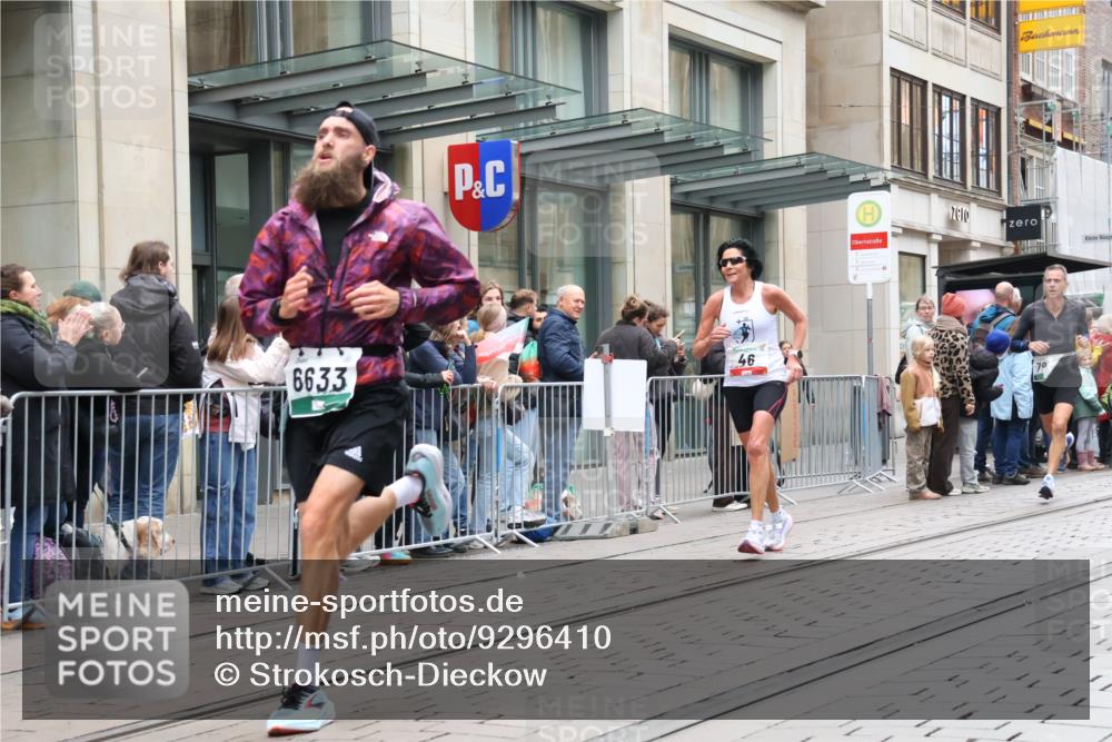 05.10.2025 - 20. swb-Marathon Bremen Strokosch-Dieckow http://msf.ph/oto/9296410 05.10.2025 13:00:14 Ziel 46, 965, 1612, 2118, 3251, 3982, 5014, 6633, 7099, 7373, 7949, 46, 965, 1612, 2118, 3251, 3982, 5014, 6633, 7099, 7373, 7949 meine-sportfotos.de