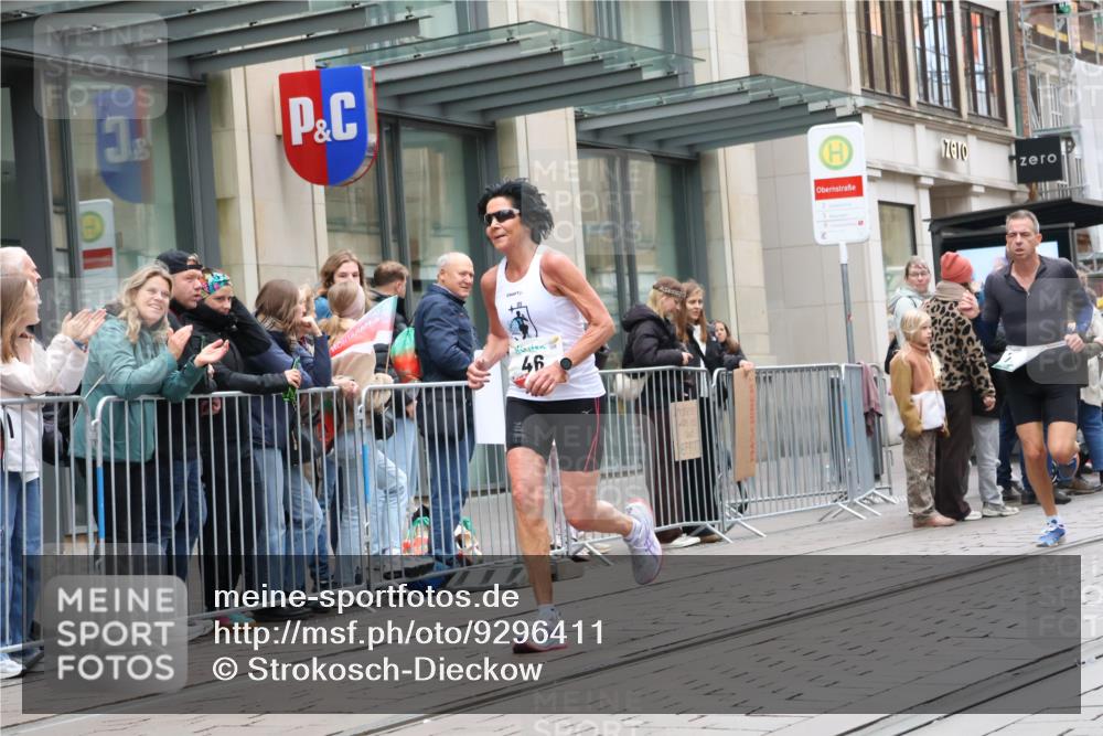 05.10.2025 - 20. swb-Marathon Bremen Strokosch-Dieckow http://msf.ph/oto/9296411 05.10.2025 13:00:14 Ziel 46, 965, 1612, 2118, 3251, 3982, 5014, 6633, 7099, 7373, 7949, 46, 965, 1612, 2118, 3251, 3982, 5014, 6633, 7099, 7373, 7949 meine-sportfotos.de