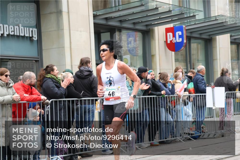 05.10.2025 - 20. swb-Marathon Bremen Strokosch-Dieckow http://msf.ph/oto/9296414 05.10.2025 13:00:15 Ziel 46, 965, 1612, 3251, 3982, 5014, 6633, 7099, 7373, 7949, 46, 965, 1612, 3251, 3982, 5014, 6633, 7099, 7373, 7949 meine-sportfotos.de