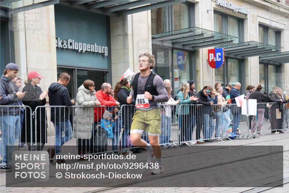 05.10.2025 - 20. swb-Marathon Bremen Strokosch-Dieckow http://msf.ph/oto/9296438 05.10.2025 13:00:31 Ziel 965, 1645, 3251, 3982, 5014, 7099, 7373, 9130, 965, 1645, 3251, 3982, 5014, 7099, 7373, 9130 meine-sportfotos.de