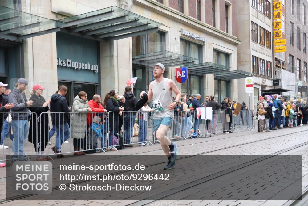 05.10.2025 - 20. swb-Marathon Bremen Strokosch-Dieckow http://msf.ph/oto/9296442 05.10.2025 13:00:32 Ziel 965, 1093, 1645, 3251, 3982, 5014, 7099, 7373, 9130, 965, 1093, 1645, 3251, 3982, 5014, 7099, 7373, 9130 meine-sportfotos.de