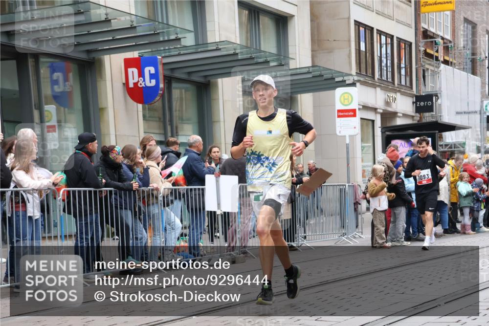 05.10.2025 - 20. swb-Marathon Bremen Strokosch-Dieckow http://msf.ph/oto/9296444 05.10.2025 13:00:38 Ziel 588, 628, 1093, 1215, 1645, 4358, 8382, 8828, 9130, 588, 628, 1093, 1215, 1645, 4358, 8382, 8828, 9130 meine-sportfotos.de