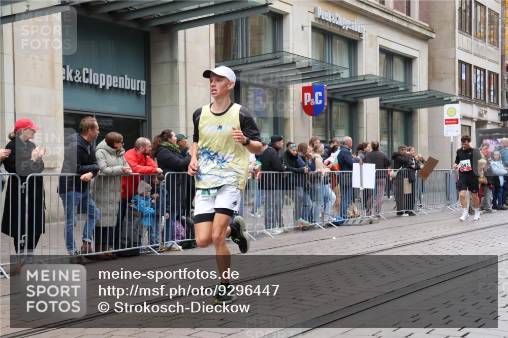 05.10.2025 - 20. swb-Marathon Bremen Strokosch-Dieckow http://msf.ph/oto/9296447 05.10.2025 13:00:39 Ziel 588, 628, 1093, 1215, 1645, 4358, 8382, 8828, 9130, 588, 628, 1093, 1215, 1645, 4358, 8382, 8828, 9130 meine-sportfotos.de