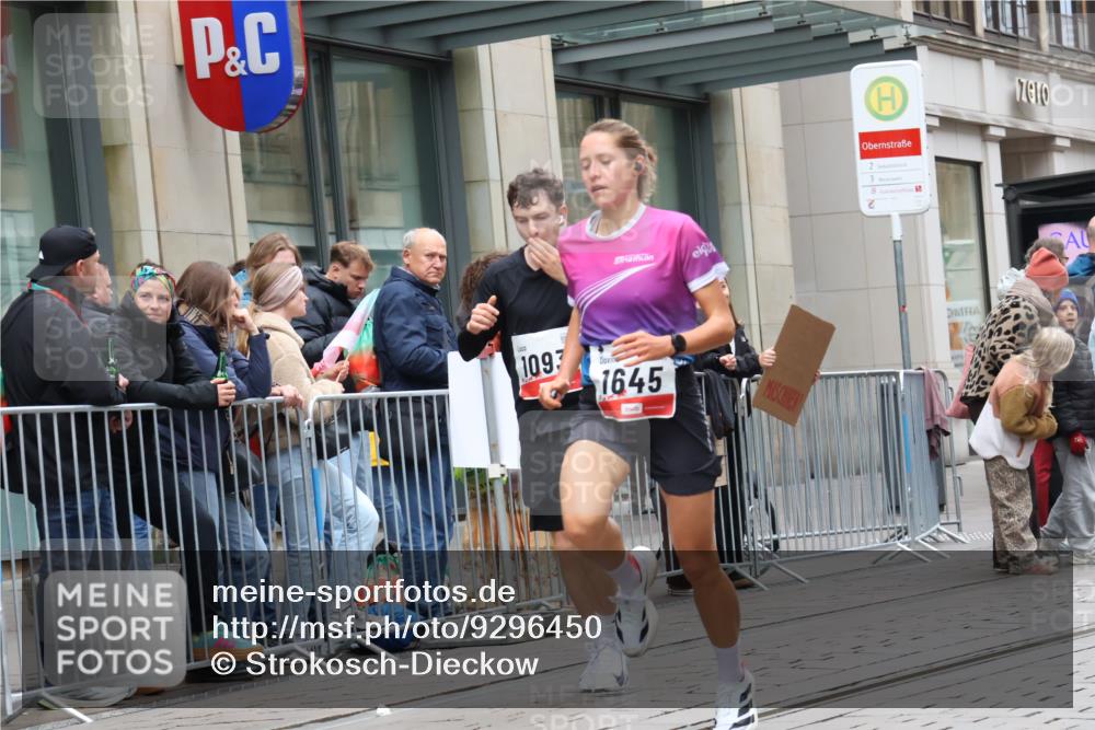 05.10.2025 - 20. swb-Marathon Bremen Strokosch-Dieckow http://msf.ph/oto/9296450 05.10.2025 13:00:41 Ziel 588, 628, 1093, 1215, 1645, 4358, 8382, 8747, 8828, 9130, 588, 628, 1093, 1215, 1645, 4358, 8382, 8747, 8828, 9130 meine-sportfotos.de