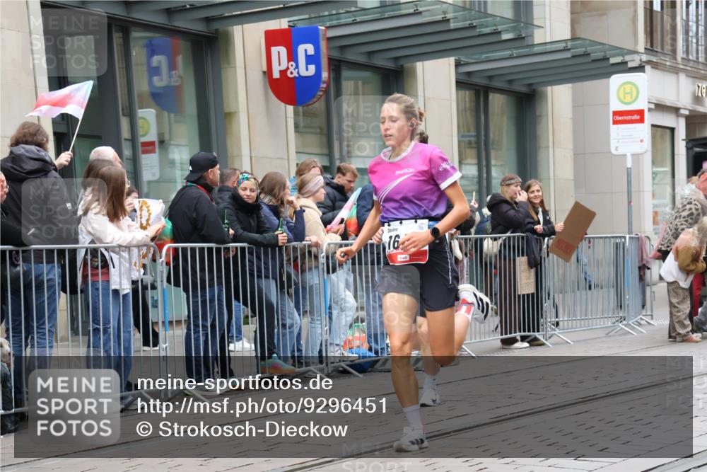 05.10.2025 - 20. swb-Marathon Bremen Strokosch-Dieckow http://msf.ph/oto/9296451 05.10.2025 13:00:41 Ziel 588, 628, 1093, 1215, 1645, 4358, 8382, 8747, 8828, 9130, 588, 628, 1093, 1215, 1645, 4358, 8382, 8747, 8828, 9130 meine-sportfotos.de