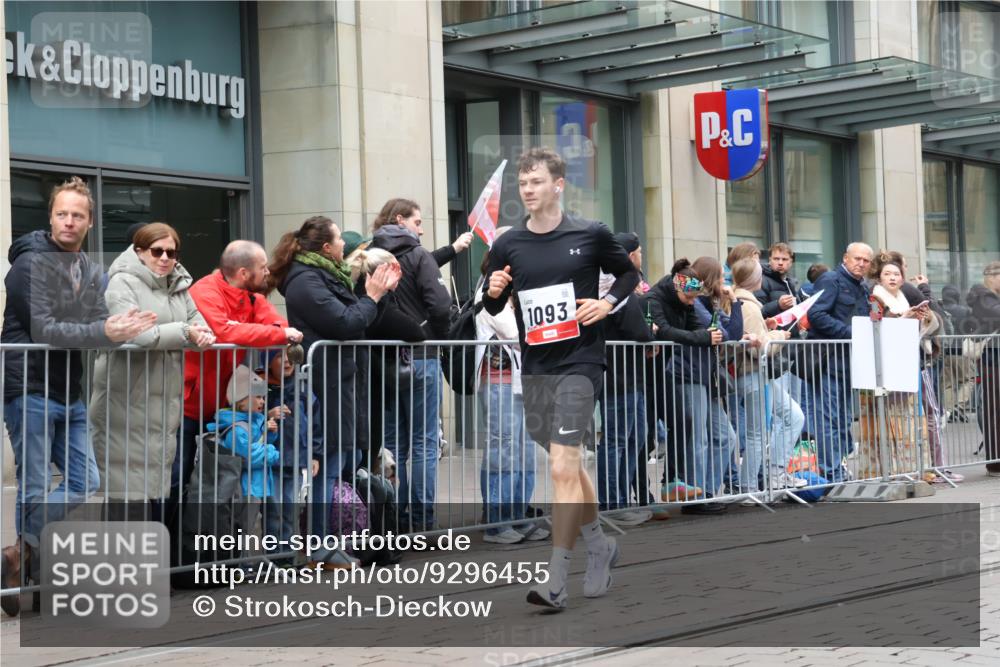 05.10.2025 - 20. swb-Marathon Bremen Strokosch-Dieckow http://msf.ph/oto/9296455 05.10.2025 13:00:42 Ziel 588, 628, 1093, 1215, 1645, 2719, 3342, 4358, 7525, 8382, 8747, 8828, 9130, 588, 628, 1093, 1215, 1645, 2719, 3342, 4358, 7525, 8382, 8747, 8828, 9130 meine-sportfotos.de