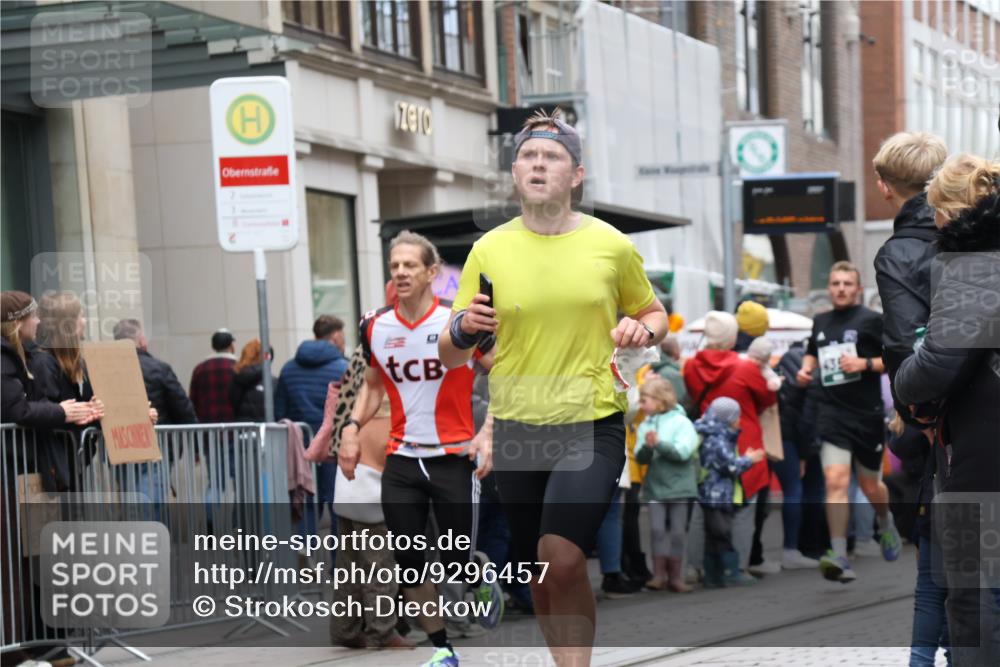 05.10.2025 - 20. swb-Marathon Bremen Strokosch-Dieckow http://msf.ph/oto/9296457 05.10.2025 13:00:50 Ziel 588, 628, 1093, 1215, 1626, 2666, 2719, 3150, 3342, 3807, 4358, 6150, 7525, 8382, 8747, 8828, 588, 628, 1093, 1215, 1626, 2666, 2719, 3150, 3342, 3807, 4358, 6150, 7525, 8382, 8747, 8828 meine-sportfotos.de