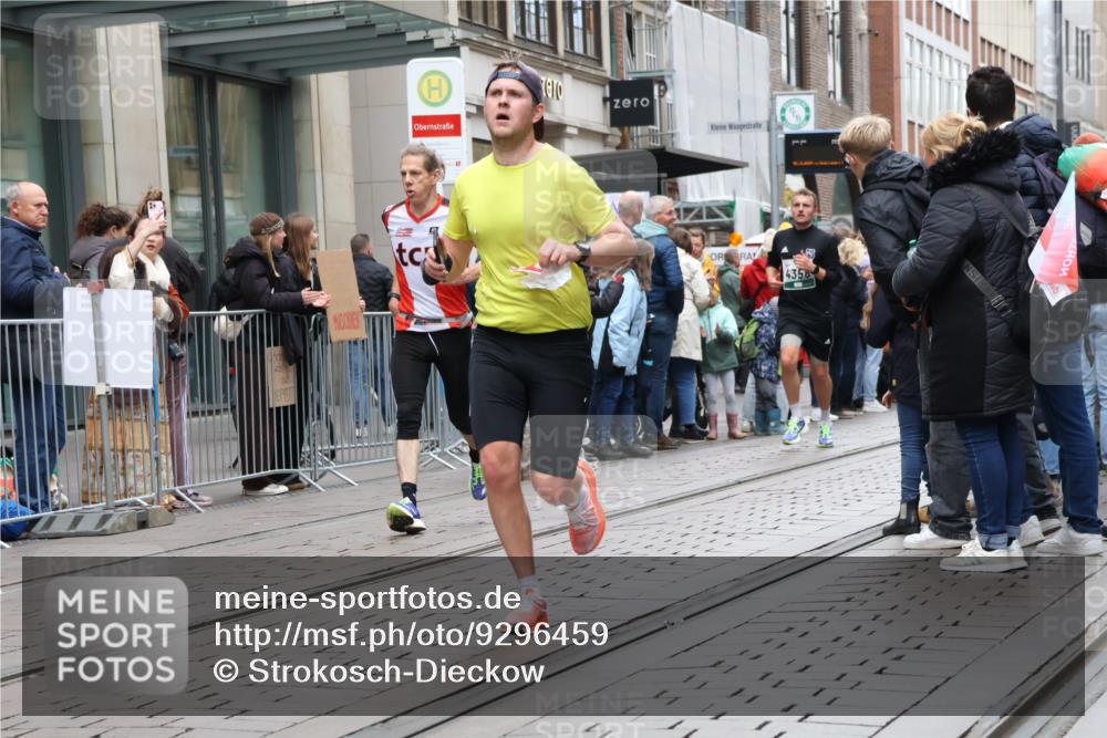 05.10.2025 - 20. swb-Marathon Bremen Strokosch-Dieckow http://msf.ph/oto/9296459 05.10.2025 13:00:50 Ziel 588, 628, 1093, 1215, 1626, 2666, 2719, 3150, 3342, 3807, 4358, 6150, 7525, 8382, 8747, 8828, 588, 628, 1093, 1215, 1626, 2666, 2719, 3150, 3342, 3807, 4358, 6150, 7525, 8382, 8747, 8828 meine-sportfotos.de