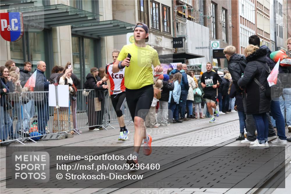 05.10.2025 - 20. swb-Marathon Bremen Strokosch-Dieckow http://msf.ph/oto/9296460 05.10.2025 13:00:50 Ziel 588, 628, 1093, 1215, 1626, 2666, 2719, 3150, 3342, 3807, 4358, 6150, 7525, 8382, 8747, 8828, 588, 628, 1093, 1215, 1626, 2666, 2719, 3150, 3342, 3807, 4358, 6150, 7525, 8382, 8747, 8828 meine-sportfotos.de