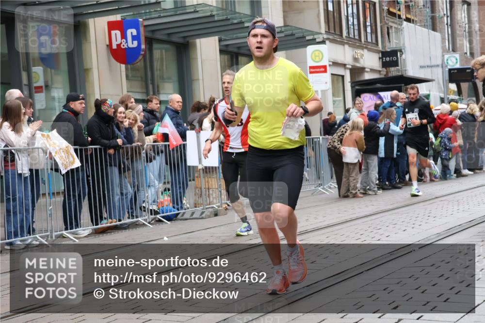 05.10.2025 - 20. swb-Marathon Bremen Strokosch-Dieckow http://msf.ph/oto/9296462 05.10.2025 13:00:51 Ziel 588, 628, 1093, 1215, 1626, 2666, 2719, 3150, 3342, 3807, 4358, 5132, 6150, 7525, 8382, 8747, 8828, 588, 628, 1093, 1215, 1626, 2666, 2719, 3150, 3342, 3807, 4358, 5132, 6150, 7525, 8382, 8747, 8828 meine-sportfotos.de