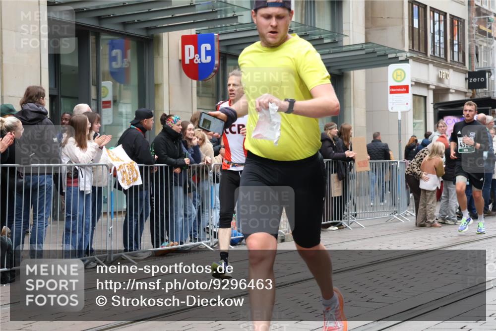 05.10.2025 - 20. swb-Marathon Bremen Strokosch-Dieckow http://msf.ph/oto/9296463 05.10.2025 13:00:51 Ziel 588, 628, 1093, 1215, 1626, 2666, 2719, 3150, 3342, 3807, 4358, 5132, 6150, 7525, 8382, 8747, 8828, 588, 628, 1093, 1215, 1626, 2666, 2719, 3150, 3342, 3807, 4358, 5132, 6150, 7525, 8382, 8747, 8828 meine-sportfotos.de