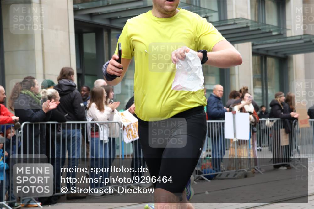05.10.2025 - 20. swb-Marathon Bremen Strokosch-Dieckow http://msf.ph/oto/9296464 05.10.2025 13:00:52 Ziel 588, 628, 1093, 1215, 1626, 2666, 2719, 3150, 3342, 3807, 4358, 5132, 6150, 7525, 8382, 8747, 8828, 588, 628, 1093, 1215, 1626, 2666, 2719, 3150, 3342, 3807, 4358, 5132, 6150, 7525, 8382, 8747, 8828 meine-sportfotos.de