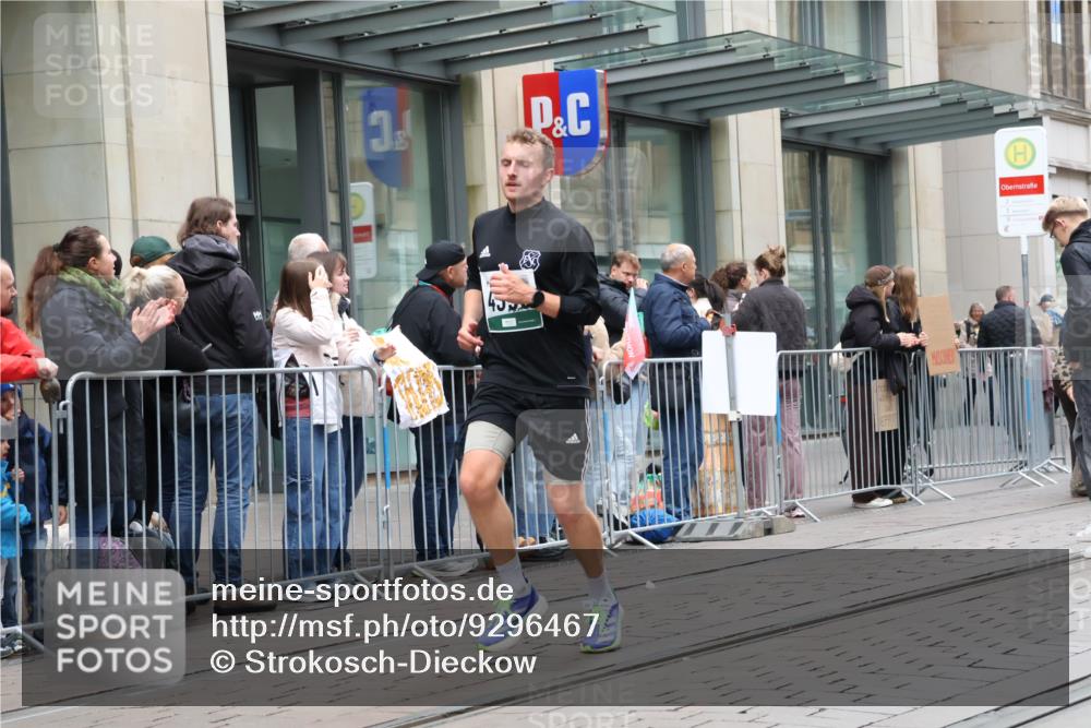 05.10.2025 - 20. swb-Marathon Bremen Strokosch-Dieckow http://msf.ph/oto/9296467 05.10.2025 13:00:53 Ziel 588, 628, 1093, 1215, 1626, 2666, 2719, 3150, 3342, 3807, 4358, 5132, 6150, 7525, 8382, 8747, 8828, 588, 628, 1093, 1215, 1626, 2666, 2719, 3150, 3342, 3807, 4358, 5132, 6150, 7525, 8382, 8747, 8828 meine-sportfotos.de