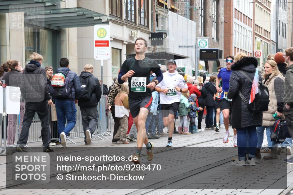 05.10.2025 - 20. swb-Marathon Bremen Strokosch-Dieckow http://msf.ph/oto/9296470 05.10.2025 13:00:57 Ziel 588, 628, 1093, 1215, 1626, 2666, 2719, 3150, 3342, 3807, 4358, 5132, 6150, 7525, 8382, 8747, 8828, 588, 628, 1093, 1215, 1626, 2666, 2719, 3150, 3342, 3807, 4358, 5132, 6150, 7525, 8382, 8747, 8828 meine-sportfotos.de
