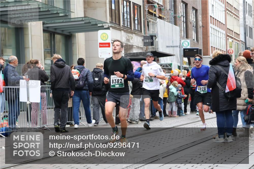 05.10.2025 - 20. swb-Marathon Bremen Strokosch-Dieckow http://msf.ph/oto/9296471 05.10.2025 13:00:58 Ziel 588, 628, 1215, 1626, 2666, 2719, 3150, 3342, 3807, 4358, 5132, 6150, 7525, 8382, 8747, 8828, 588, 628, 1215, 1626, 2666, 2719, 3150, 3342, 3807, 4358, 5132, 6150, 7525, 8382, 8747, 8828 meine-sportfotos.de