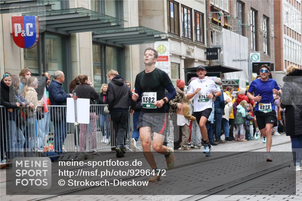 05.10.2025 - 20. swb-Marathon Bremen Strokosch-Dieckow http://msf.ph/oto/9296472 05.10.2025 13:00:58 Ziel 588, 628, 1215, 1626, 2666, 2719, 3150, 3342, 3807, 4358, 5132, 6150, 7525, 8382, 8747, 8828, 588, 628, 1215, 1626, 2666, 2719, 3150, 3342, 3807, 4358, 5132, 6150, 7525, 8382, 8747, 8828 meine-sportfotos.de