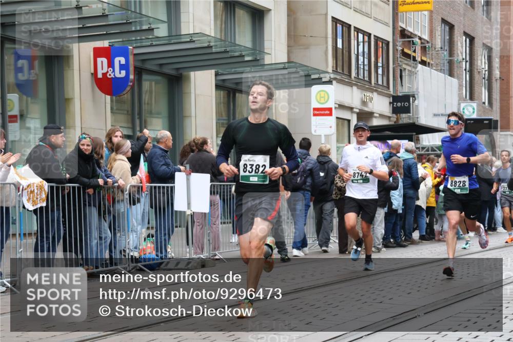 05.10.2025 - 20. swb-Marathon Bremen Strokosch-Dieckow http://msf.ph/oto/9296473 05.10.2025 13:00:58 Ziel 588, 628, 1215, 1626, 2666, 2719, 3150, 3342, 3807, 4358, 5132, 6150, 7525, 8382, 8747, 8828, 588, 628, 1215, 1626, 2666, 2719, 3150, 3342, 3807, 4358, 5132, 6150, 7525, 8382, 8747, 8828 meine-sportfotos.de