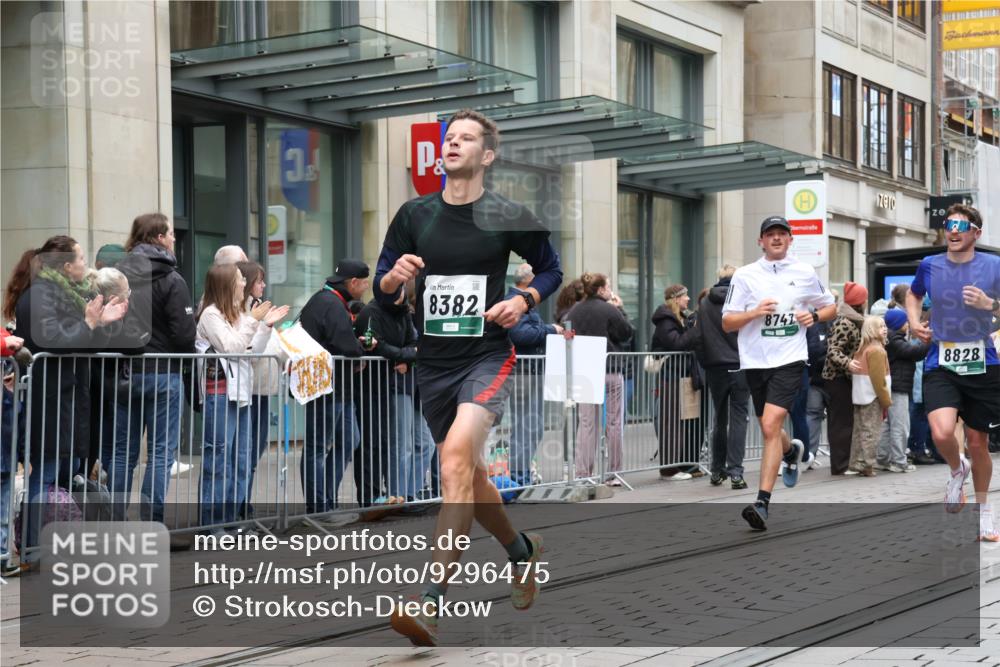 05.10.2025 - 20. swb-Marathon Bremen Strokosch-Dieckow http://msf.ph/oto/9296475 05.10.2025 13:00:59 Ziel 588, 628, 1215, 1626, 2666, 2719, 3150, 3342, 3807, 5132, 6150, 7525, 8382, 8747, 8828, 588, 628, 1215, 1626, 2666, 2719, 3150, 3342, 3807, 5132, 6150, 7525, 8382, 8747, 8828 meine-sportfotos.de